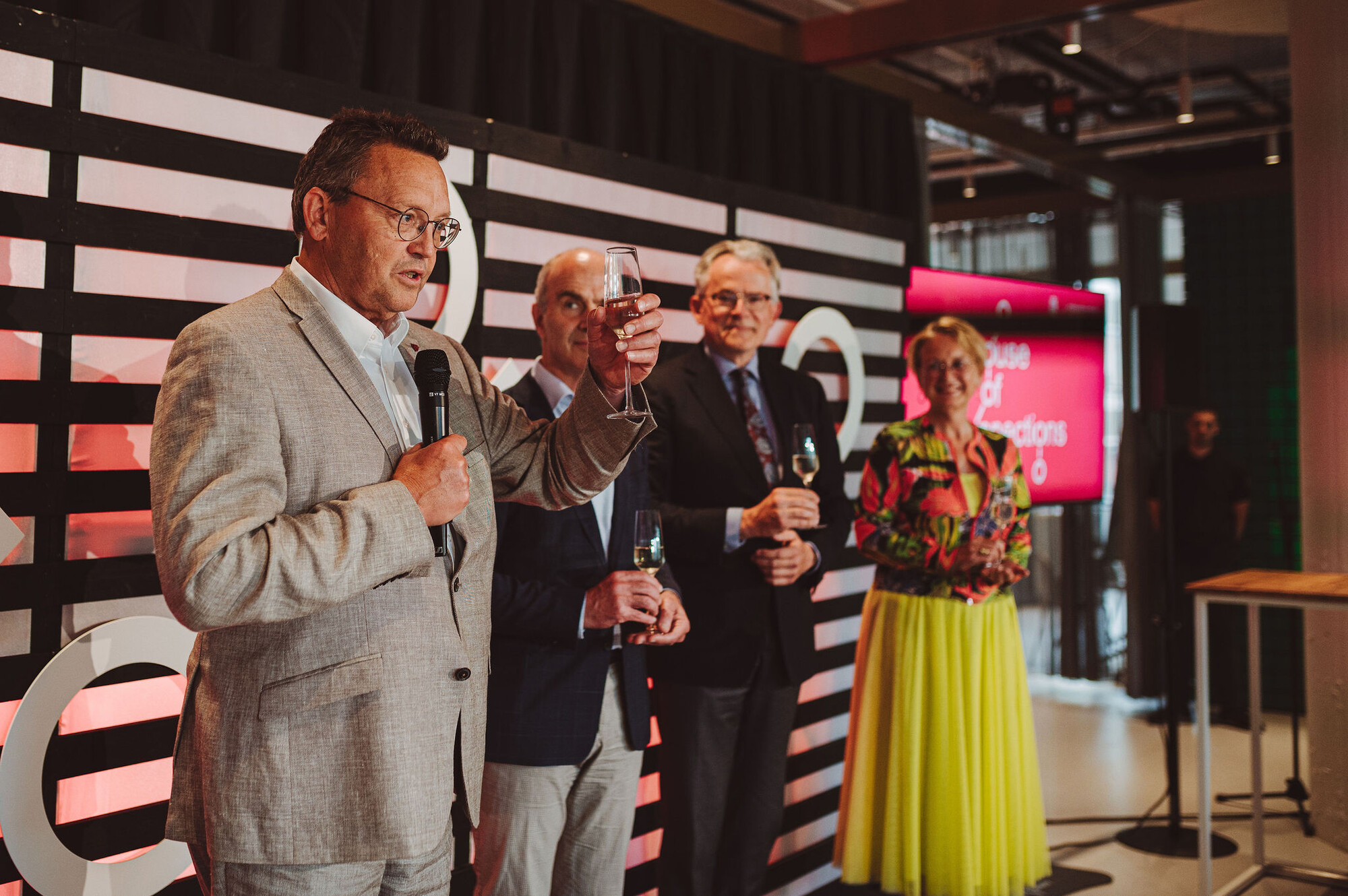 Het College van Bestuur en burgemeester Koen Schuiling tijdens de officiële opening op 26 juni