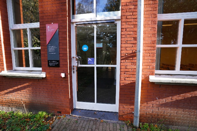 Entrance from the courtyard to the lecture halls