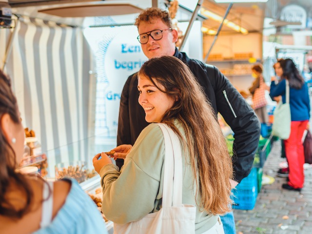 Ever Had a 'Puddingbroodje'? Here are 5 Dutch Outdoor Snacks You Must Try!