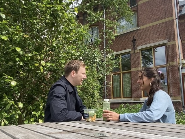 Sander and Maimoena enjoying a study break in the sun
