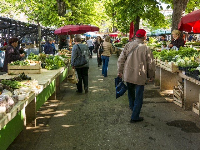 Markets selling only local food may have difficulties establishing themselves.