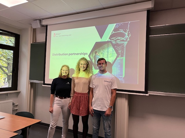 The student group (i.e. Eva, Tessa and Leon) that won the so-called ‘ESBS Case Award 2023’ for the best case analysis.