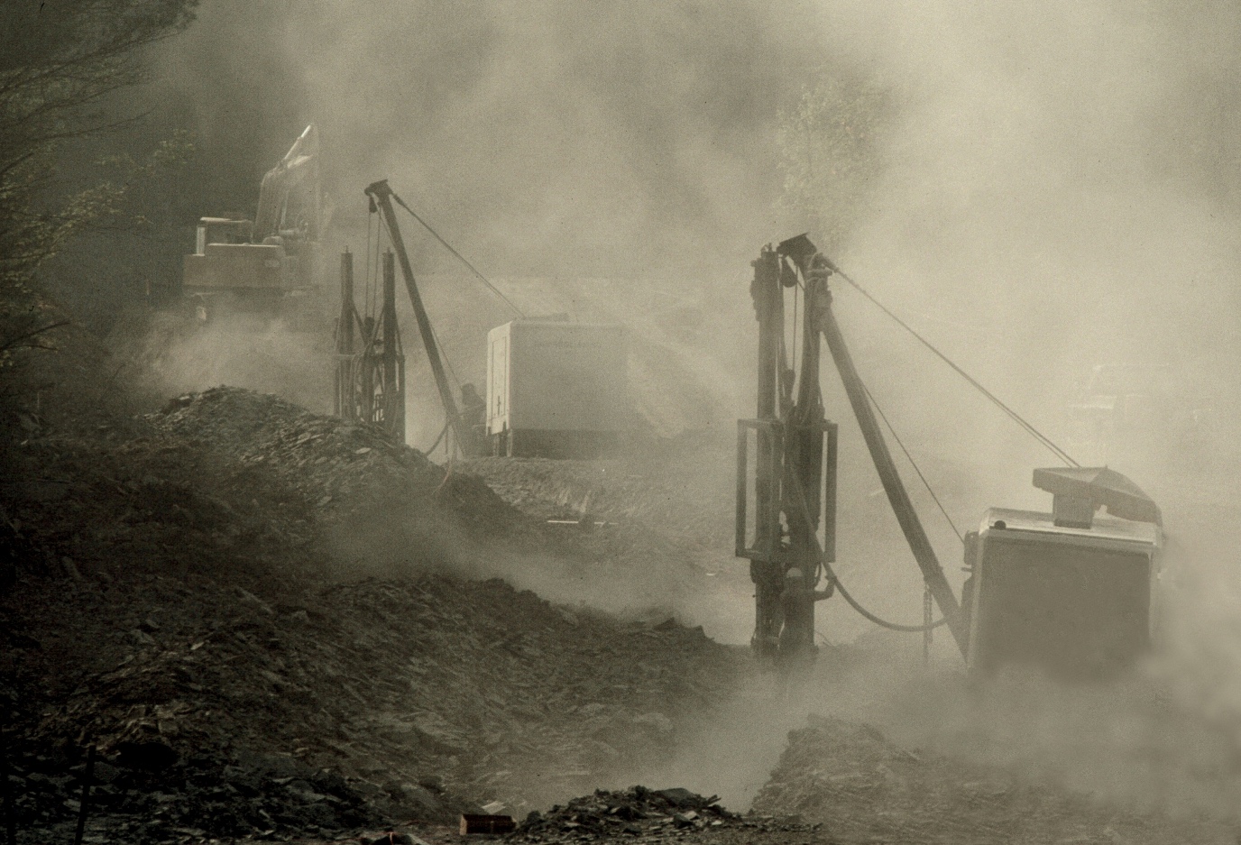 Pneumatische boormachines maken een route voor een pijpleiding