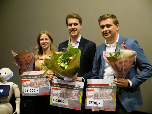 The winners of the GDBC Thesis Awards Digital Business 2022: Zoë Zwarts (left), Chris Remijn (centre) and Dylan Meyer (right)