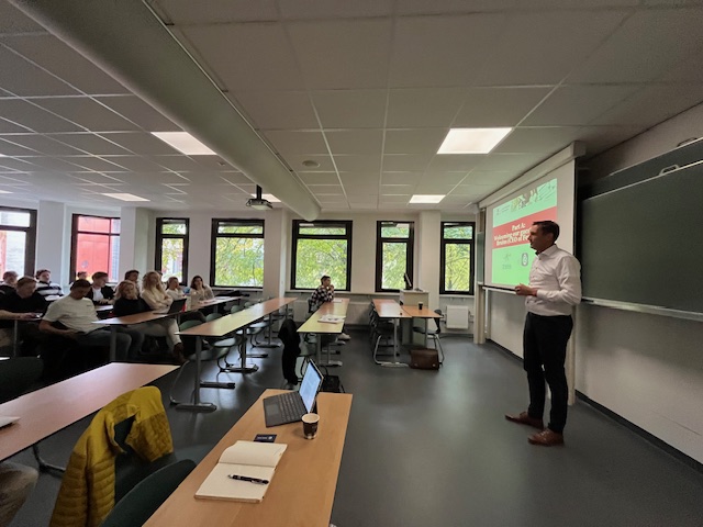 Ferr-Tech’s CEO, Richard Bruins, reacts to the students’ ideas during the discussion session.