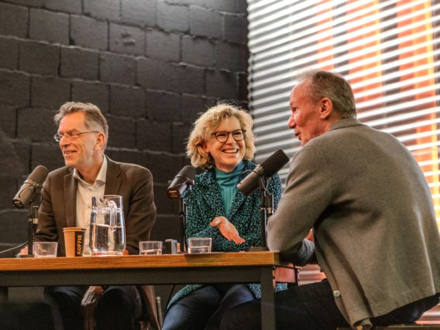 Harry Garretsen, Janka Stoker en host Edwin Mooibroek